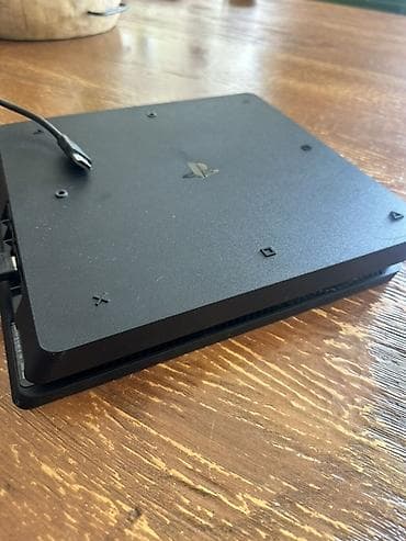 plesdeşin: Sony PlayStation 4 Slim oyun konsolu - Kompakt və yığcam dizayn – PS — 1