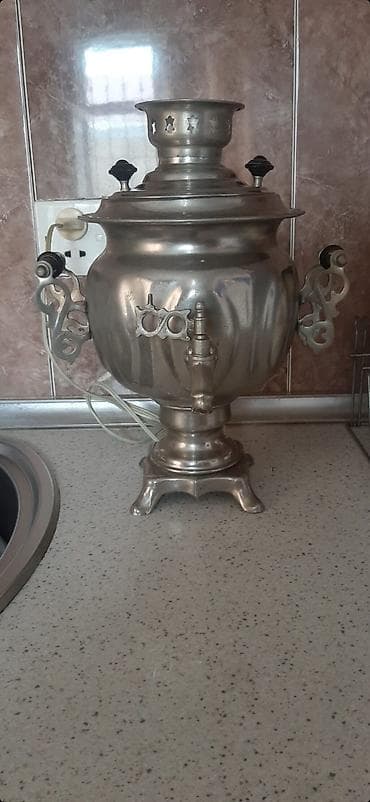 Elektrik samovar - Klassik dizaynlı, metal gövdə və dekorativ yan