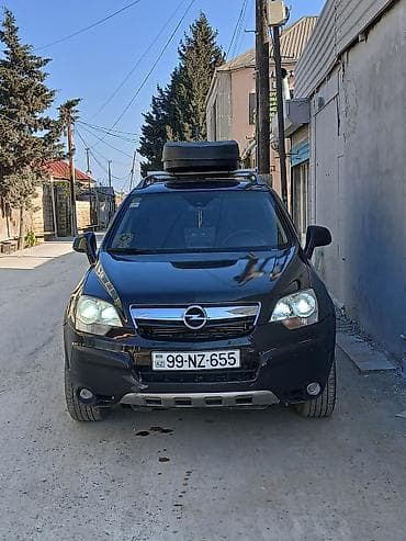 Opel Antara SUV - Kuzov: Qara rəng, ön xrom radiator barmaqlığı