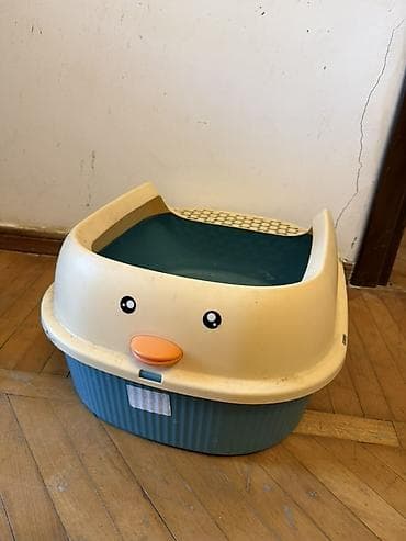 pişik üçün qab: Pişik üçün qapalı tualet qabı — 1