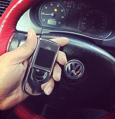 telefon nomresi: 8800 bashi cixan bilir bu nedi antik madel 2006 ci ilindi qeshey qalib — 1