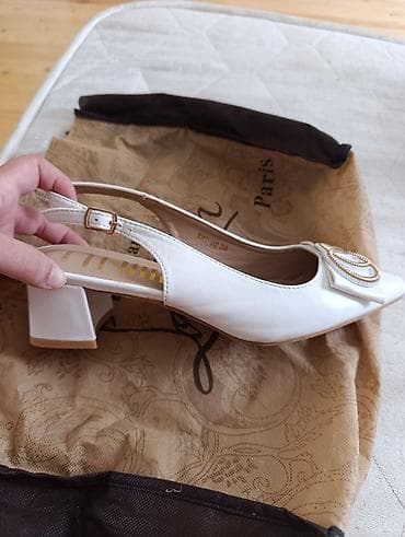 deri tulum: Ağ rəngli qadın ayaqqabısı – slingback model - Uclu burun — 3