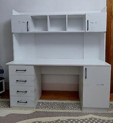 Düz masa, Stulsuz, Polkalı, Siyirməli, Rusiya, Sadə laminat