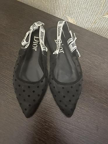 qara kapron: Qadın baletka ayaqqabıları – qara, zərif nöqtəli mesh dizayn - Ucu şiş — 2