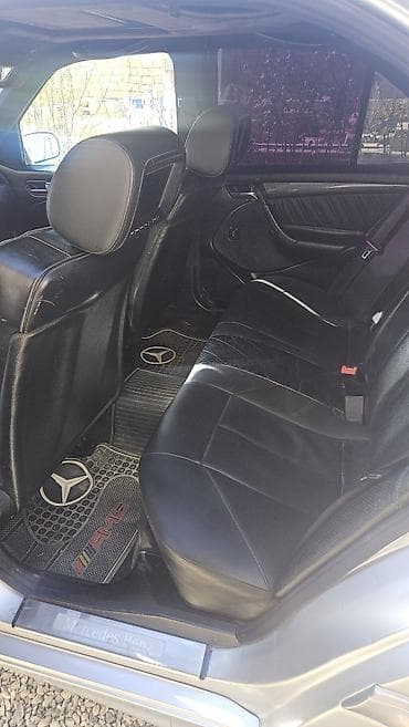 mercedes s 320: Mercedes‑Benz sedan Xüsusiyyətlər: - Kuzov: sedan, gümüşü rəng - — 4