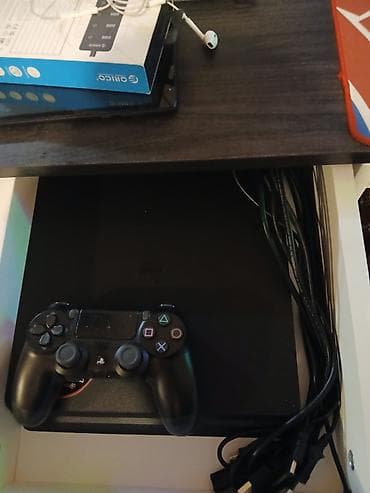 plesdeşin 5: PlayStation 4 (PS4) Slim konsol dəsti Komplekt: - PS4 Slim konsol — 5