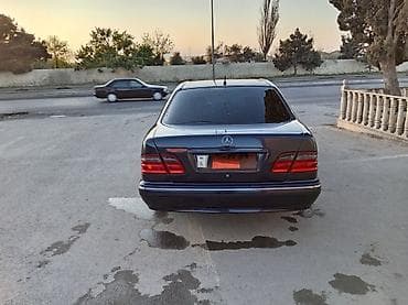 mersedes qapi: Mercedes-Benz E-Class: 2.2 l | 2001 il Sedan — 2