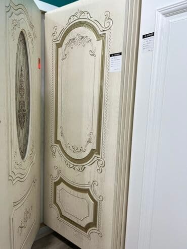 Taxta-şalban: Qapı, otağa zəriflik və klassik üslub gətirən oval formalı şüşəli — 2