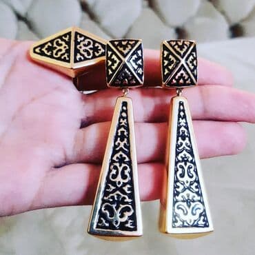 halqa sirqalar qizil: Dəstə daxildir: Üzük, Sırğa, Sarı qızıl, 750 Əyar, 1578 g — 4