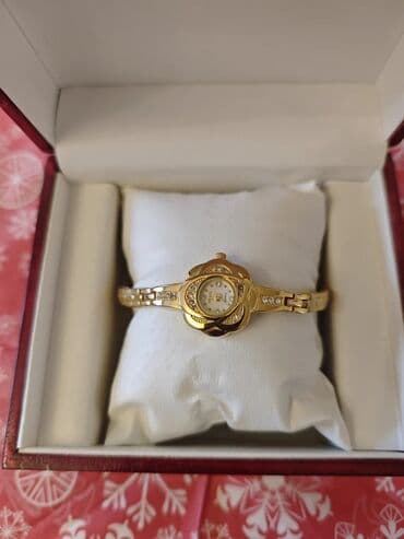 купить золотые часы бу: Hədiyyəlik Qadın qol saatı – qızılı rəng, daş bəzəkli hədiyyə qabında — 3