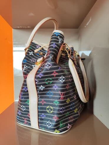 ikinci el apple watch: Fransanındır, Louis Vuitton firması, çox az istifadə olunub, içərsində — 2