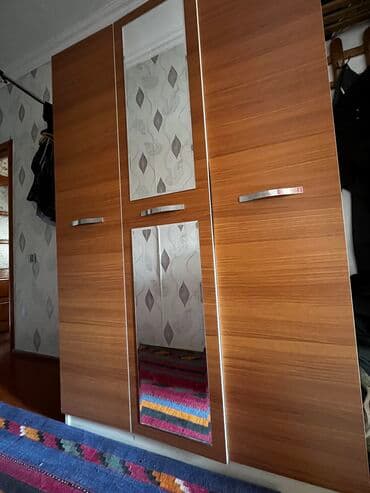 isdenmis qapilar: İşlənmiş, Açılan, 3 qapılı Düz dolab, Dolab-asılqan, Türkiyə — 2