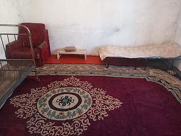 2 otaqlı sadə yaşayış yeri – yataq və mətbəx guşəsi ilə - Otaq: xalça