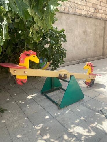 Uşaq geyimi və ayaqqabıları: 5500 alinib3500 satilir. tecili,yeni.kimidi. elave desti de var — 2