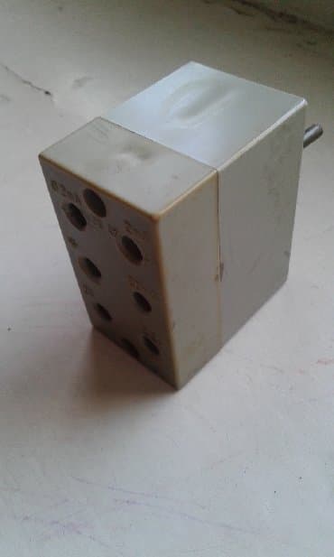 işıq dirəklərinin satışı: Sovet istehsalı olan aşağı gərginlikli adaptor satılır. Yalnız şəkildə — 4