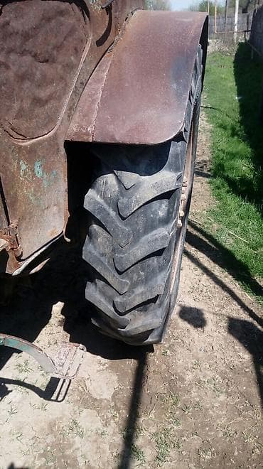 mtz 82 traktor satilir: Traktor – T40seriyası - Kabinəli, arxa təkərdən çəkmə (2WD) — 3