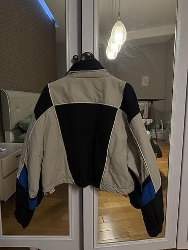 pencek qara: Bershka unisex küləkkeçirməz qısa gödəkçə - Rənglər: bej, qara və — 2