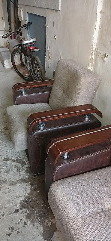 divan restoran: Klassik üslubda yumşaq mebel dəsti - Tərkib: 3 nəfərlik geniş divan + — 2