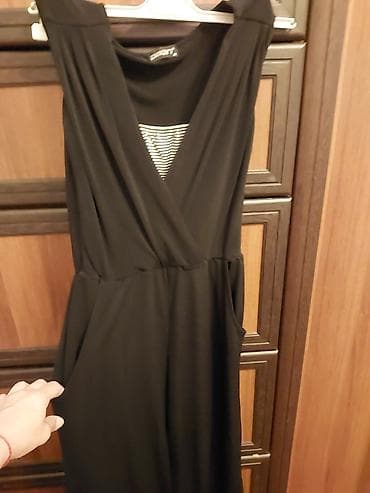 Qara rəngli qadın kombinezonu - Model: V-yaxa, üst hissədə çarpaz