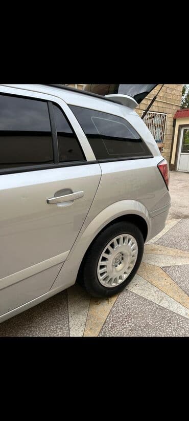lipa nomrələr: Opel Astra Caravan (Universal) – gümüşü rəng İli 2006 probeq 234000 — 4