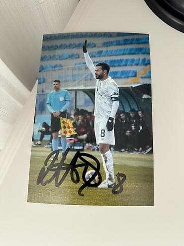 Kolleksiya üçün futbol temalı imzalı foto və atribut dəsti Veziyyeti