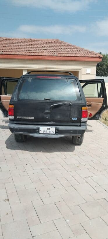 авто на прокат без залога: Ford Explorer SUV - Kuzov: qara rəng, 5 qapı, geniş baqajlı gövdə - — 5