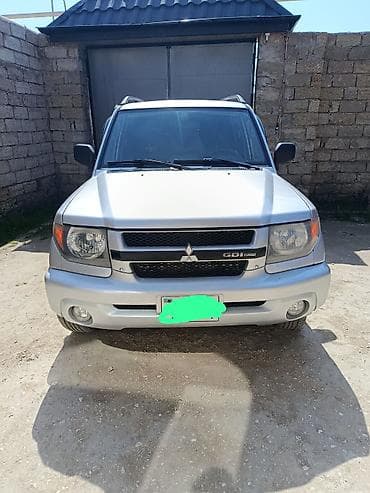 mitsubişi: Mitsubishi Pajero iO 2000 il 2 motor gümüş rəngli, 5 qapılı SUV. - — 1