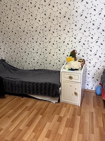 agdasda ev satilir: Kiraye otag yoldasi axtarilir. Komunal daxil 150 azn. Kombi — 5