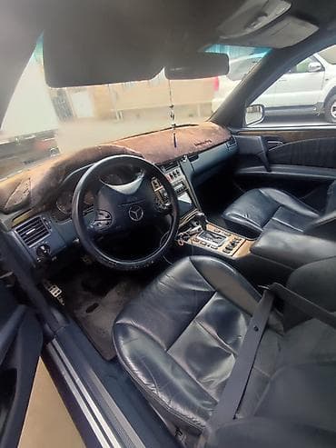 Mercedes-Benz E-Class: 2 l | 1999 il Sedan — 5