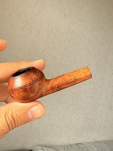 Tənbəki İtalya brendidir, briar ağacınan hazırlanıb. Briar olduğu — 8