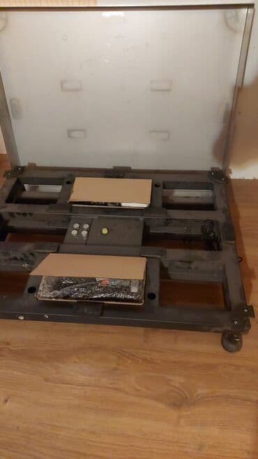 Digər biznes avadanlığı: Sənaye tipli platforma tərəzi - Geniş, möhkəm metal karkaslı — 1