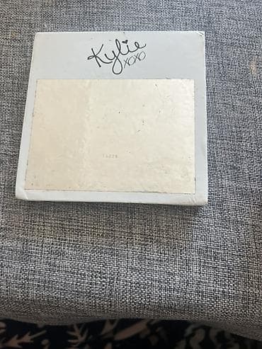 helix original: Тени Kylie. Оригинал
Заказывала с Sephora — 5