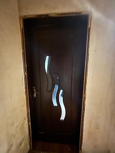 Mebel qapı – şüşəli dekorlu, tünd qəhvəyi - Material: ağac əsaslı