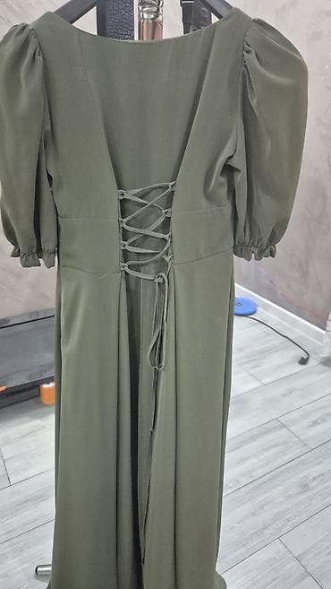 yaşıl don: Zeytun-yaşıl rəngdə uzun don - Model: kvadrat yaxalı, büzgülü ön — 2