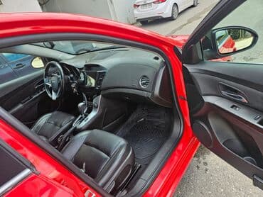 turbo az qız maşınları: Chevrolet Cruze sedan – parlaq qırmızı rəngdə, şəhər üçün dinamik və — 12