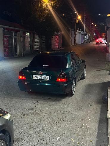Mercedes-Benz C-Class: 1.8 l | 1997 il Sedan