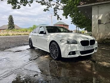 lexus is 250: BMW 5 series: 3 l | 2012 il Sedan — 10