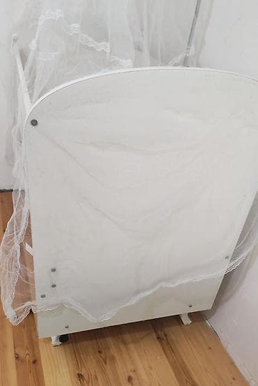 Uşaq mebeli: Oğlan və qız üçün, İşlənmiş, Dördbucaq, Beşik, Dəstsiz, Matras ilə, Yellənmə mexanizm ilə — 5