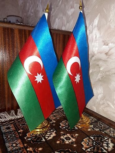 az bayraq: Masa üstü bayraq, 1 ədəd qalıb - 9 man. Qəbələ - 3 man. Satıcı — 2