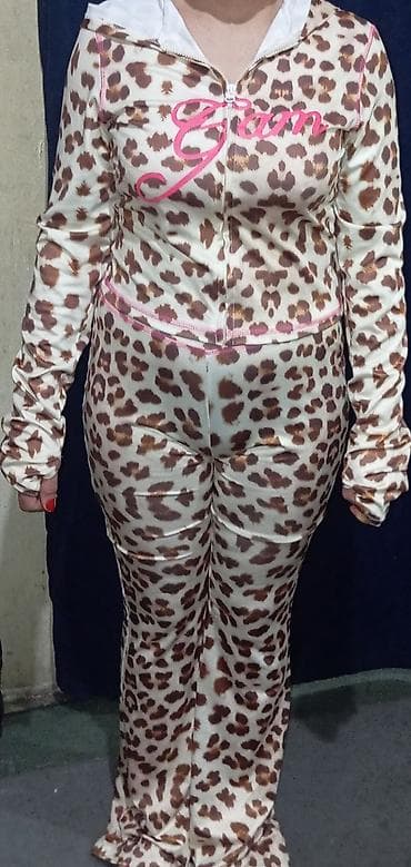 Qadın üçün leopard naxışlı idman dəsti - 2 hissədən ibarət: kapüşonlu