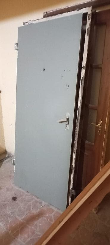 qapi: Mənzil üçün İşlənmiş Giriş qapısı 90x200 sm Glazok ilə, Zəmanətsiz, Ünvandan götürmə — 1