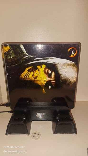 playstation 4 konsolları: PlayStation 4 oyun konsolu, üzərində xüsusi dizaynlı örtüyü var — 2