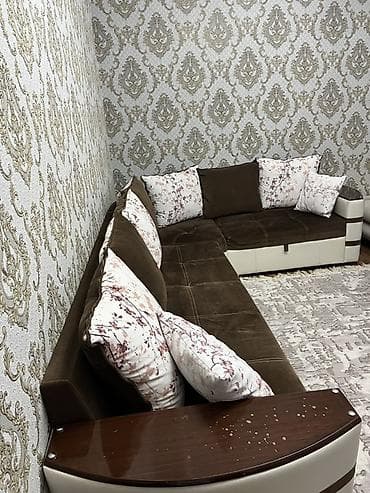 Künc divan, Divan, Bazalı