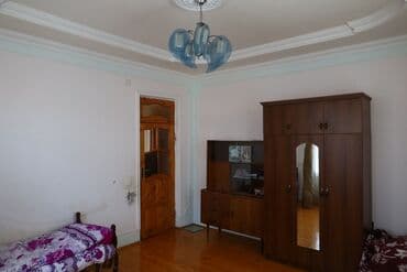 qutqaşınlı küçəsi: 6 otaqlı, 300 kv. m, Orta təmir — 32