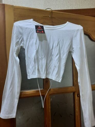 Alfa Romeo: Ağ rəngli qadın crop bluz - Model: Uzunqol, yüngül və elastik, dairəvi — 2