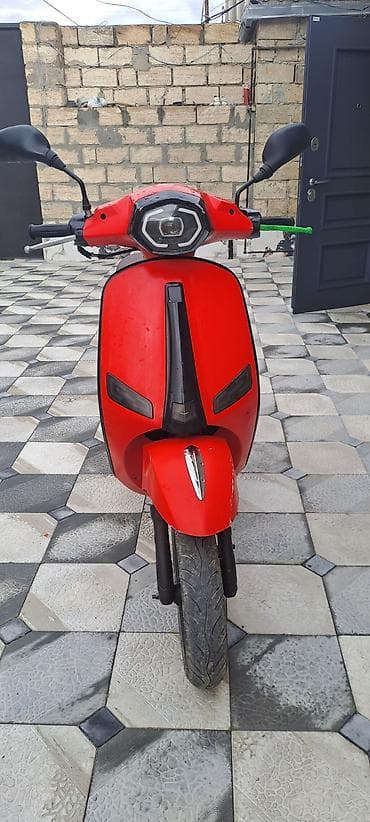mini karavan: Qırmızı şəhər skuter - Rəng: parlaq qırmızı, qara detallarla - — 3
