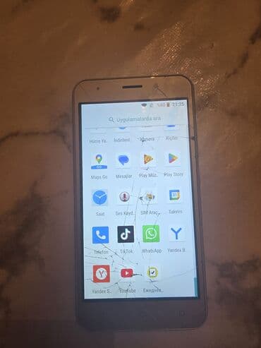 Vsun markalı smartfon Texniki və vizual təsvir: - Ekran: təxminən 5