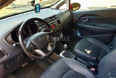 ilkin odenis 2000 azn olan masinlar: Kia Rio hatchback – parlaq qırmızı rəngli, kompakt və şəhər üçün ideal — 7