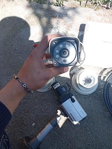 video kamera: Müxtəlif tipli təhlükəsizlik kameraları və DVR-dən ibarət sistem — 4