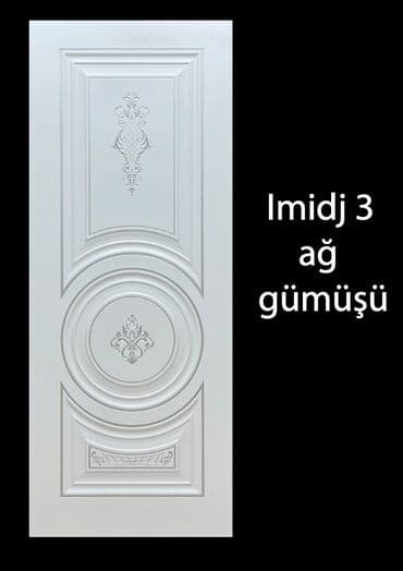 qapi seyf: Ağ rəngdə, klassik üslubda dizayn edilmiş qapı. Qapının səthi şaquli — 3